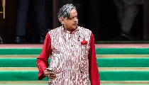 BRICS पर Congress में मतभेद, Shashi Tharoor ने Chidambaram पर उठाए सवाल, BJP ने घेरा