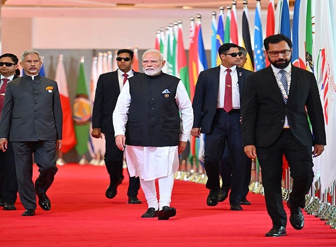 प्रधानमंत्री मोदी ने किया वैश्विक नेताओं का स्वागत प्रधानमंत्री मोदी ने किया वैश्विक नेताओं का स्वागत
