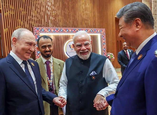 प्रधानमंत्री मोदी ने किया वैश्विक नेताओं का स्वागत प्रधानमंत्री मोदी ने किया वैश्विक नेताओं का स्वागत
