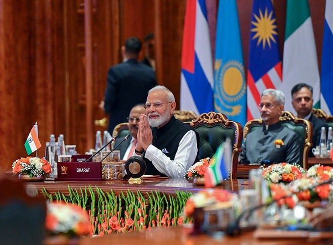 प्रधानमंत्री मोदी ने किया वैश्विक नेताओं का स्वागत प्रधानमंत्री मोदी ने किया वैश्विक नेताओं का स्वागत