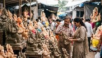 Ganesh Chaturthi पर मुंबई के Lalbaug बाजार में मिल रहीं सस्ती और सुंदर गणेश प्रतिमाएं Ganesh Chaturthi पर मुंबई के Lalbaug बाजार में मिल रहीं सस्ती और सुंदर गणेश प्रतिमाएं