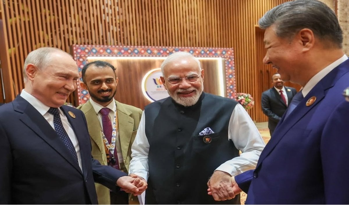 New Delhi में BRICS Summit की ऐतिहासिक तस्वीर: PM Modi, Xi और Putin ने दिया दुनिया को बड़ा संदेश