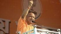 Social Media पर समय बर्बाद न करें और ज्ञानवर्धक किताबें पढ़ें, लखनऊ Book Festival में बोले सीएम योगी