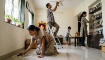 Ganesh Chaturthi से पहले बिना थकान घर चमकाने के लिए अपनाएं ये 7 Cleaning Tips Ganesh Chaturthi से पहले बिना थकान घर चमकाने के लिए अपनाएं ये 7 Cleaning Tips