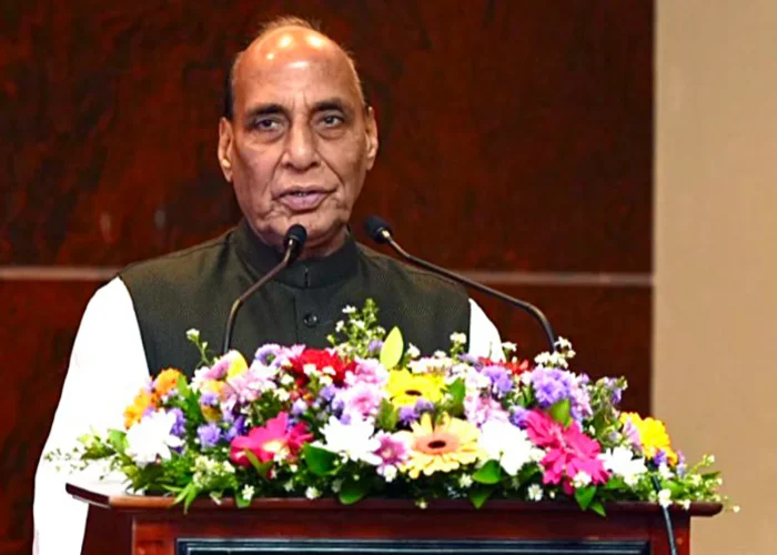 Agra पहुंचे Rajnath Singh, बोले- Double Engine सरकार में तेजी से बदल रहा UP