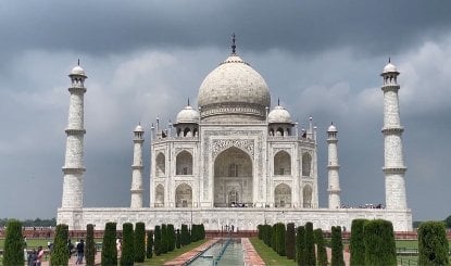 युगांडा की Vice President Jessica Alupo पहुंचीं Agra, किया Taj Mahal का दीदार