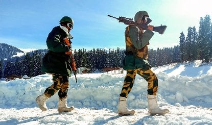 India-China Border | LAC पर घटा चीनी सैनिकों का जमावड़ा, लेकिन खतरा कायम: रक्षा मंत्रालय की रिपोर्ट में बड़ा खुलासा