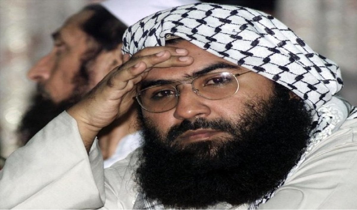 FATF Meeting से पहले मक्कार पाकिस्तान ने चला नया दांव, आतंकी मसूद अजहर पर रखा 70 लाख का इनाम