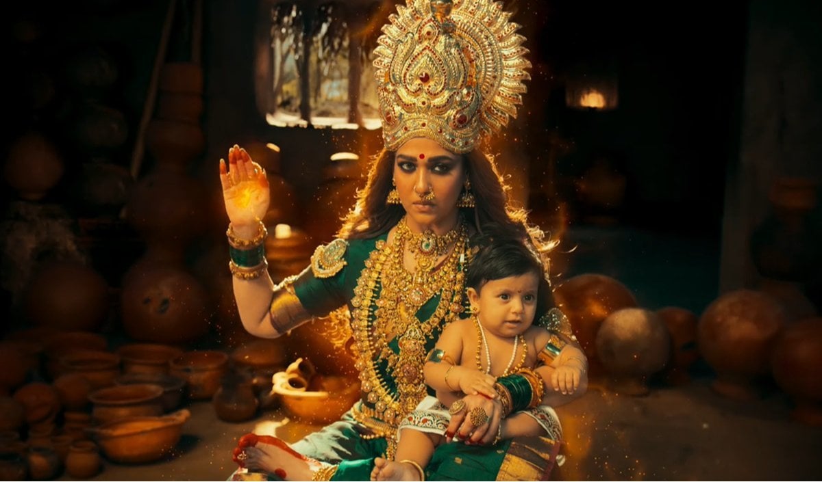 Mookuthi Amman 2 का धमाकेदार टीज़र रिलीज़: Nayanthara ने फिर धारण किया ‘महाशक्ति’ का अवतार, दिवाली पर होगी रिलीज़ Mookuthi Amman 2 का धमाकेदार टीज़र रिलीज़: Nayanthara ने फिर धारण किया ‘महाशक्ति’ का अवतार, दिवाली पर होगी रिलीज़