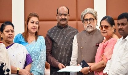 TMC के 20 बागी सांसदों में से 17 दुर्गा पूजा से पहलेजॉइन करेंगे बीजेपी? सामिक भट्टाचार्य ने दावों को नकारा