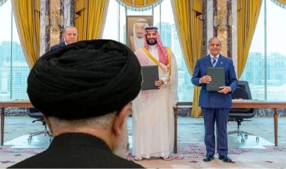 Sunni NATO पर भारी पड़ा Iran War, मक्का समझौते के बाद भी कैसे तेल मार्ग पर छाया संकट? शहबाज ने MBS को पकड़ाया झुनझुना