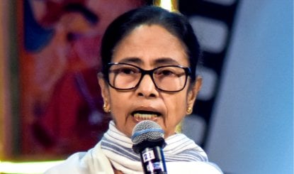 पश्चिम बंगाल में बड़ा राजनीतिक संकट: दल-बदल मामले में 10 बागी TMC विधायकों को अयोग्यता नोटिस, 7 दिनों में मांगा जवाब