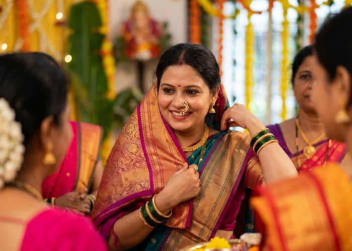 Ethnic Look के लिए ट्राई करें 7 ट्रेंडी Nath Designs, साड़ी और सूट पर खिलेंगे