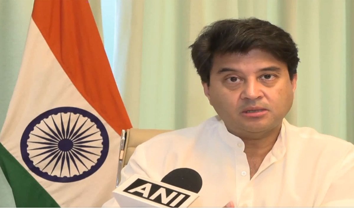 UPI पर ग्राहकों से कोई शुल्क नहीं, Jyotiraditya Scindia ने समझाया MDR का नया नियम