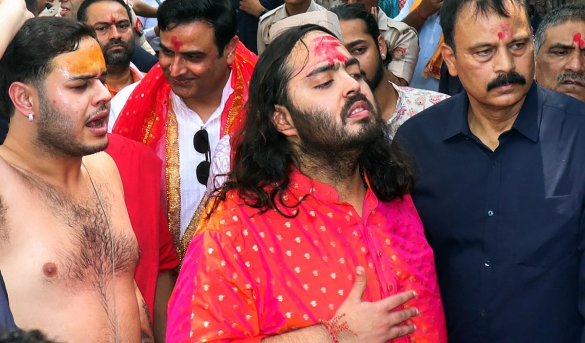 Bollywood Wrap Up | Ambani Ganpati Celebration 2026 | अंबानी परिवार का गणेशोत्सव | पृथ्वी शॉ और आकृति अग्रवाल की 6 महीने में टूटी सगाई Bollywood Wrap Up | Ambani Ganpati Celebration 2026 | अंबानी परिवार का गणेशोत्सव | पृथ्वी शॉ और आकृति अग्रवाल की 6 महीने में टूटी सगाई
