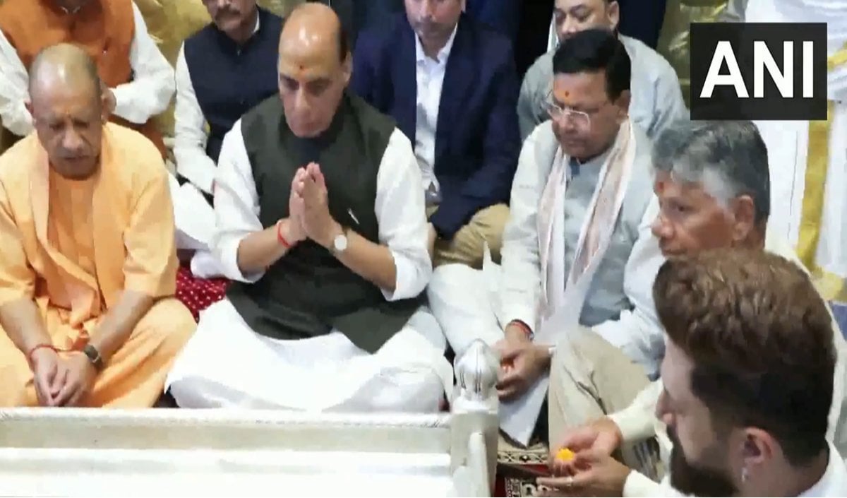 PM Modi Birthday पर Varanasi में NDA का शक्ति प्रदर्शन, Viksit Bharat मिशन पर जुटे दिग्गज नेता
