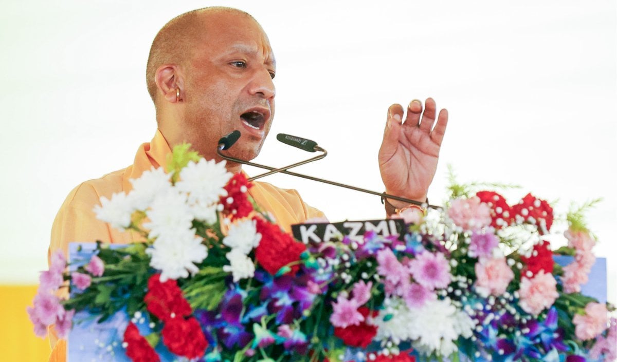 PM Modi ने योग और कुंभ को Global Stage पर दिलाई पहचान: Kashi-Vadnagar Rally में बोले Yogi