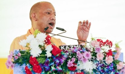 PM Modi ने योग और कुंभ को Global Stage पर दिलाई पहचान: Kashi-Vadnagar Rally में बोले Yogi