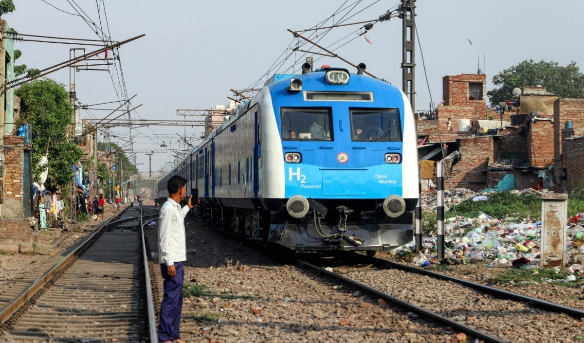 Azadpur Station तक विस्तार की तैयारी, Indian Railways का Hydrogen Train पर बड़ा Strategic Move