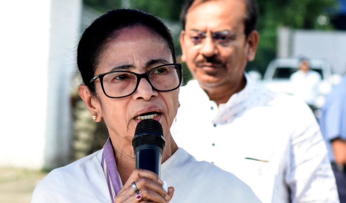 TMC को ऐतिहासिक बगावत के बाद बड़ा झटका! EC ने फ्रीज किया
