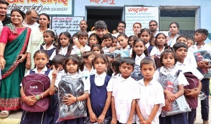 केन्द्रीय मंत्री Jyotiraditya Scindia की पहल से बदली जर्जर स्कूल की तस्वीर, भ्रमण कर लिया जायजा