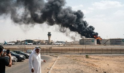Saudi Arabia: Riyadh Airport के पास Aramco फ्यूल टैंक में लगी आग, इलाके में भारी धुआं