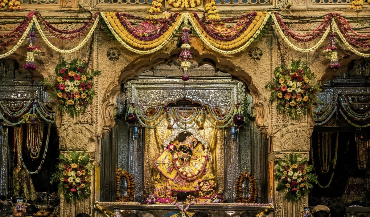 Banke Bihari Temple Mangla Aarti: जन्माष्टमी पर रात 1:45 बजे होंगे दर्शन, High Power Committee ने जारी किए Passes Banke Bihari Temple Mangla Aarti: जन्माष्टमी पर रात 1:45 बजे होंगे दर्शन, High Power Committee ने जारी किए Passes