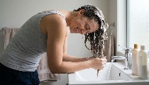 Hair Care Tips: बालों की सेहत बनाए रखने के लिए शैंपू और Conditioner का सही इस्तेमाल बेहद जरूरी