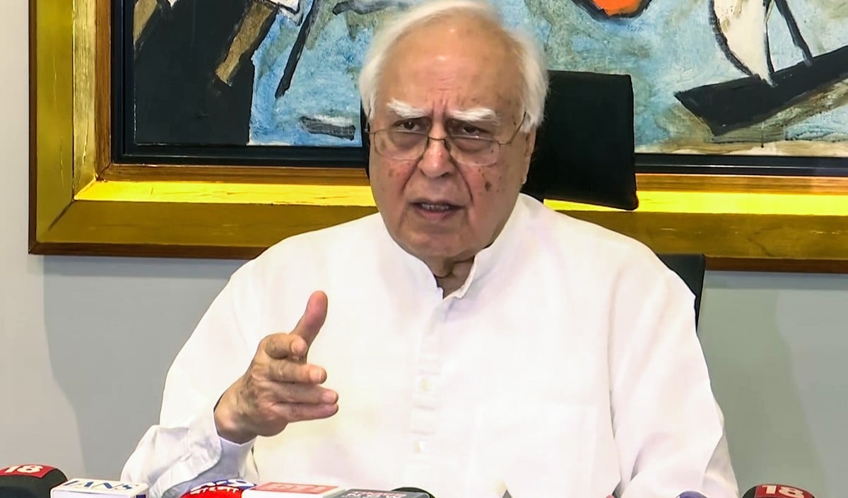 Kapil Sibal का बड़ा आरोप: BJP को जिताने के लिए Voter List में हेरफेर की साजिश