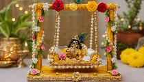 Janmashtami 2026 Home Decor Tips: कम बजट में ऐसे सजाएं मंदिर और Ladoo Gopal का झूला