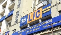LIC ने 70वीं सालगिरह पर लॉन्च कीं 2 नई योजनाएं! 'बीमा प्लेटिनम' बनाएगी वेल्थ, 'जीवन रक्षा' देगी परिवार को पक्की सुरक्षा, पढ़ें पूरी डिटेल