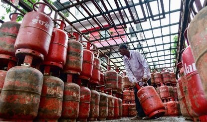 27.43 करोड़ LPG उपभोक्ताओं का Aadhaar Biometric सत्यापन पूरा, बिना ईकेवाईसी नहीं मिलेगी सब्सिडी