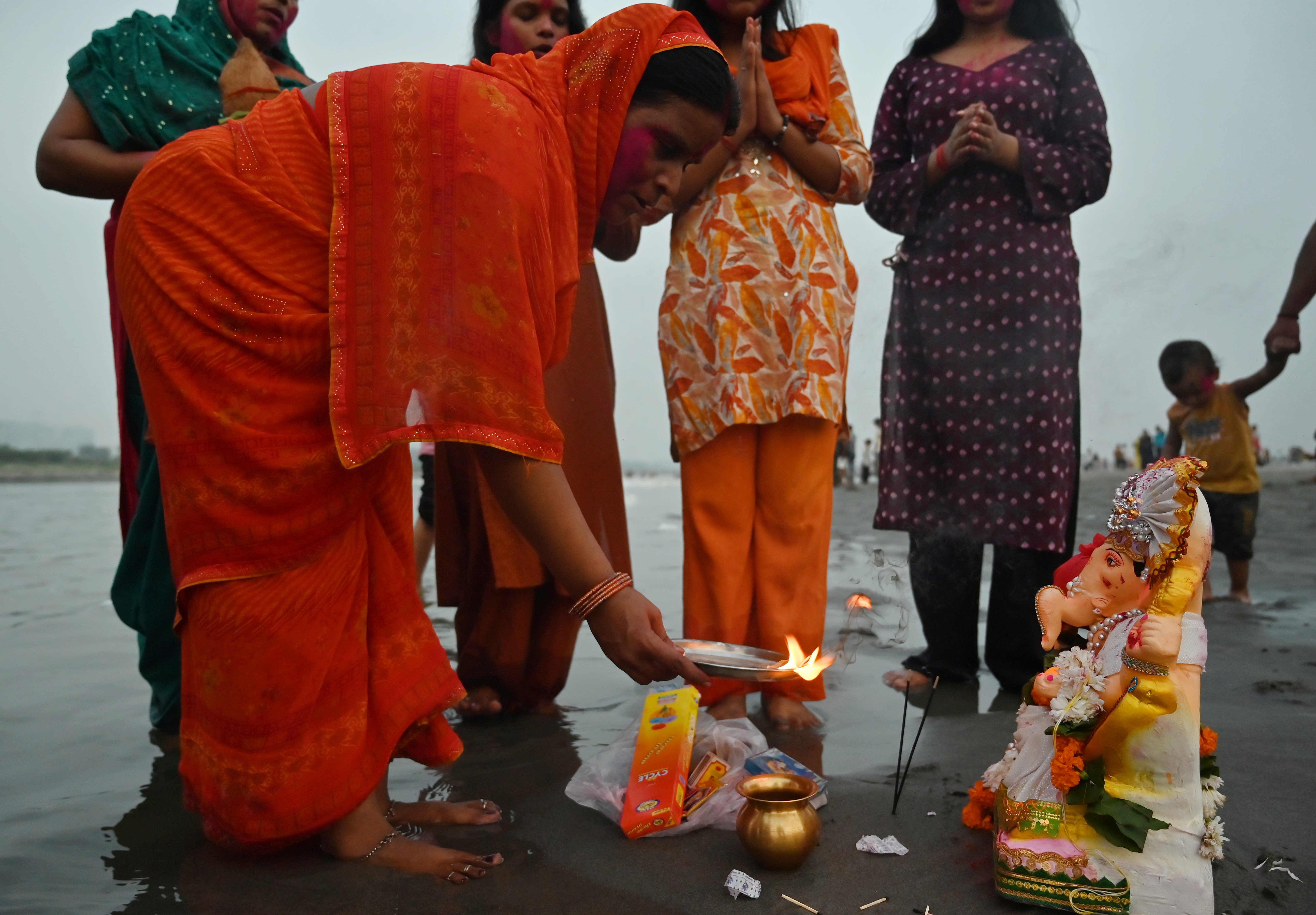 गणपति बप्पा मोरया अगले बरस तू जल्दी आ गणपति बप्पा मोरया अगले बरस तू जल्दी आ