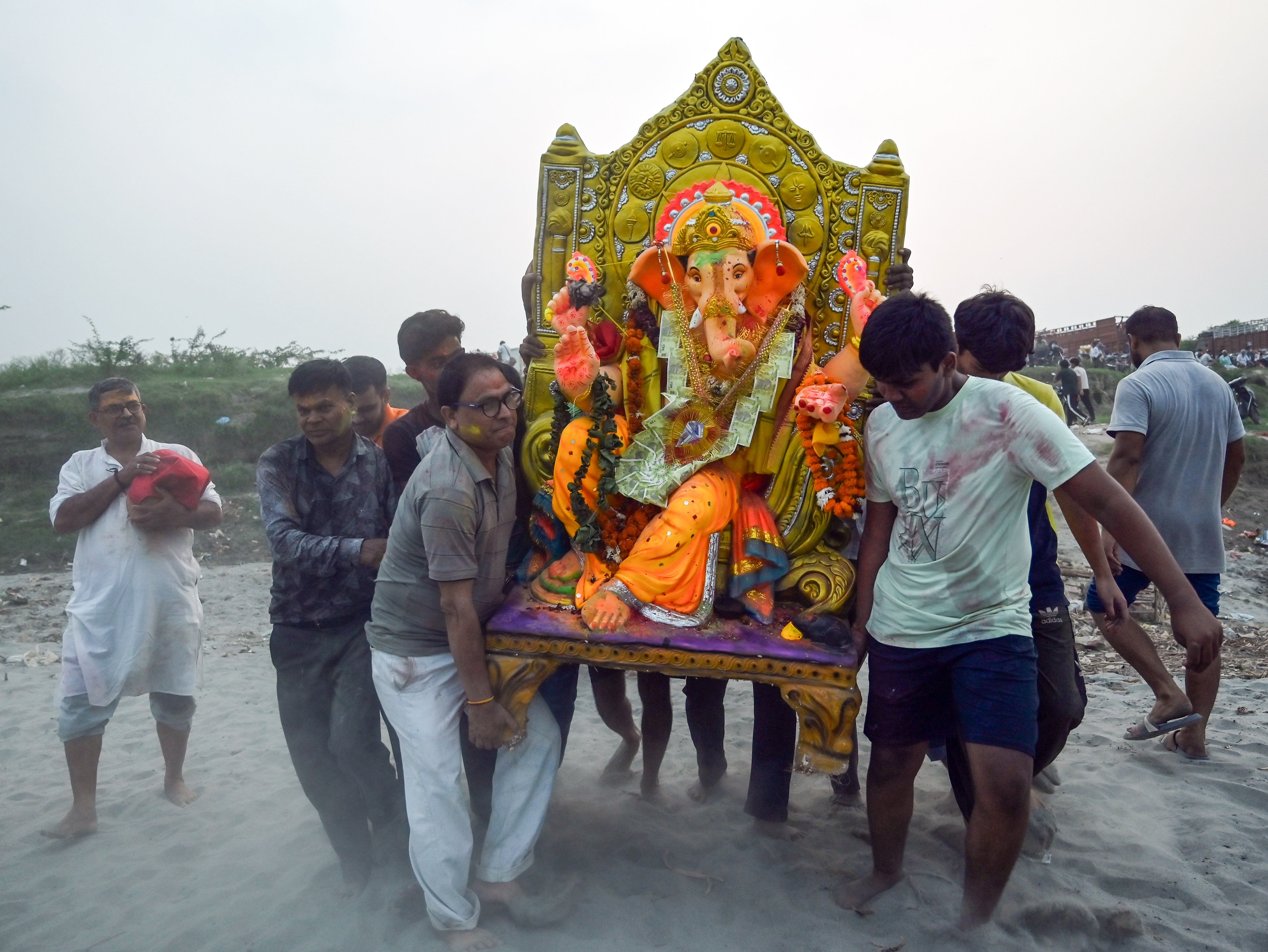 गणपति बप्पा मोरया अगले बरस तू जल्दी आ गणपति बप्पा मोरया अगले बरस तू जल्दी आ