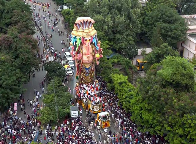 श्रद्धालुओं ने धूमधाम से दी गणपति बप्पा को विदाई श्रद्धालुओं ने धूमधाम से दी गणपति बप्पा को विदाई