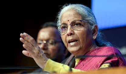 Finance Minister Nirmala Sitharaman ने Mumbai में JPMorgan CEO Jamie Dimon से की मुलाकात