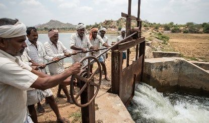 सिंचाई का पानी न मिलने पर Jurala Project पर बढ़ा तनाव, किसानों ने नहर में छोड़ा पानी