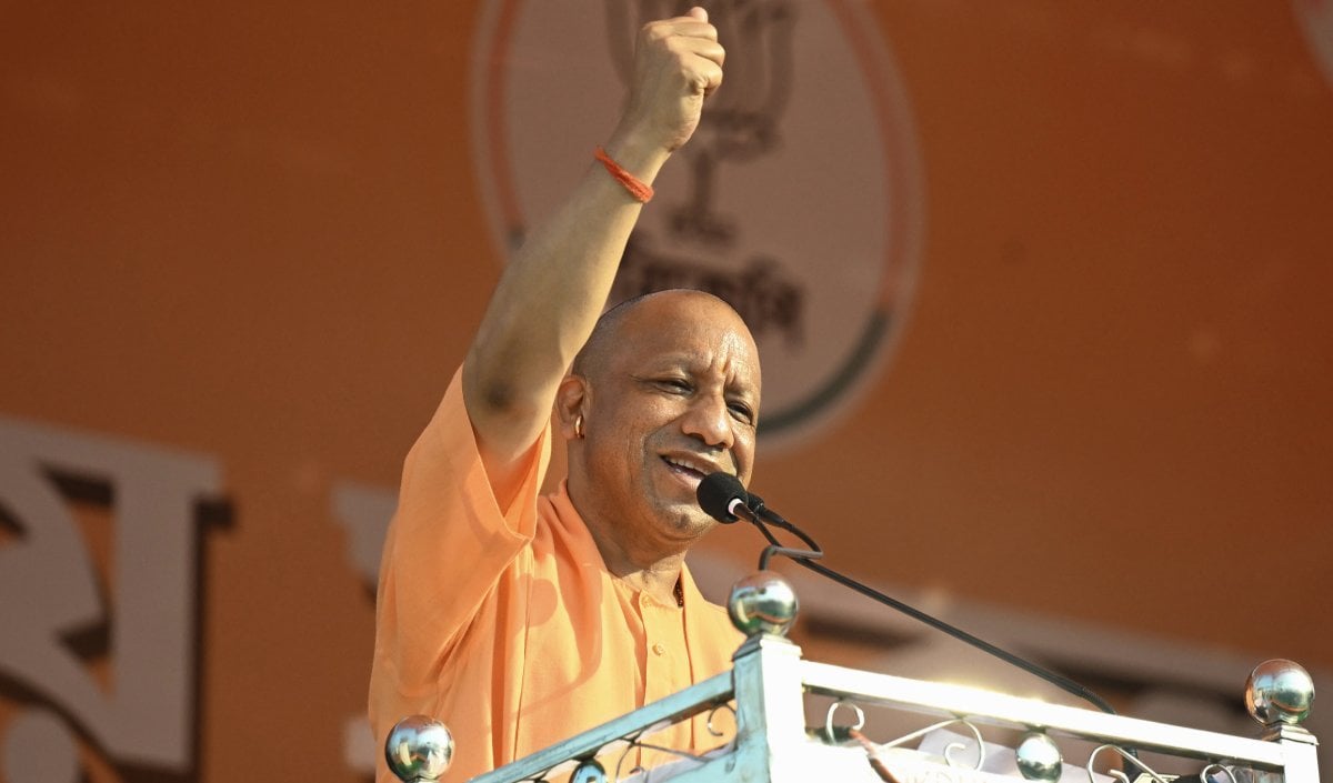 CM Yogi ने Meerut में Congress पर साधा निशाना, बोले- विपक्ष ने राजनीति में वंशवाद को बढ़ाया