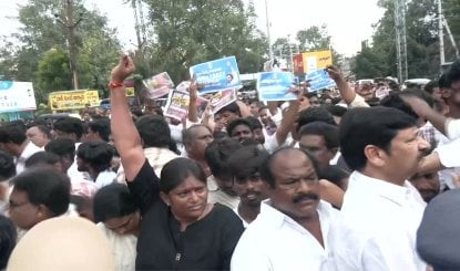 Mega DSC विरोध पर पुलिस लाठीचार्ज, YSRCP नेताओं ने की CBI जांच की मांग