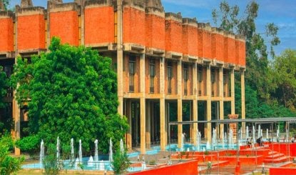 Global IIT Alumni Group का डेटा: 20 वर्षों में 173 छात्रों ने तोड़ा दम