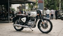 Royal Enfield Classic 350 का नया Signature White वेरिएंट लॉन्च, कीमत ₹2.23 लाख Royal Enfield Classic 350 का नया Signature White वेरिएंट लॉन्च, कीमत ₹2.23 लाख