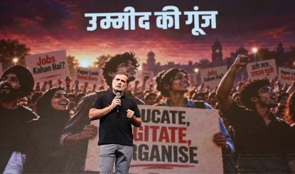 छात्रों के कार्यक्रम में नकारात्मक राजनीति क्यों?