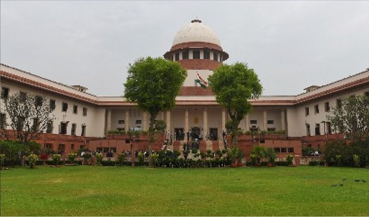 CJI Surya Kant की बेंच ने पूछा: क्या BCI लॉ यूनिवर्सिटीज को सीधे कंट्रोल कर सकती है