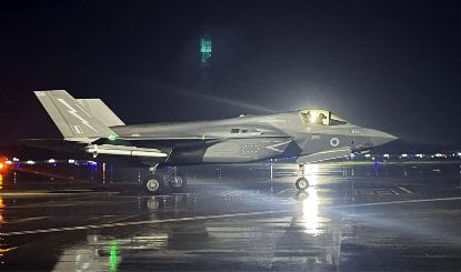 अमेरिका के F-35 फाइटर जेट की तकनीक लगी चीन के हाथ? हांगकांग में गायब हुए संवेदनशील पार्ट्स, अमेरिका-ऑस्ट्रेलिया में जांच शुरू!