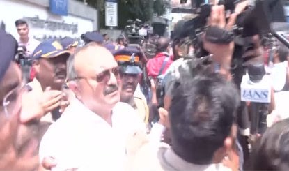 IIT Bombay में छात्र की मौत पर न्यायिक जांच की मांग, Congress के प्रदर्शन के बाद भारी सुरक्षा तैनात