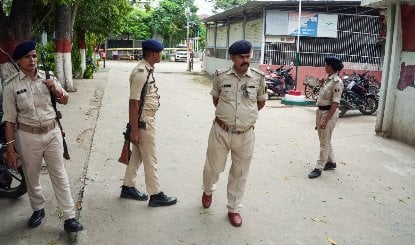 Mandar Hill Harassment Incident | बिहार के टूरिस्ट स्पॉट मंदार हिल पर महिला से बर्बरता और छेड़छाड़, 6 लोगों पर केस दर्ज; वीडियो वायरल