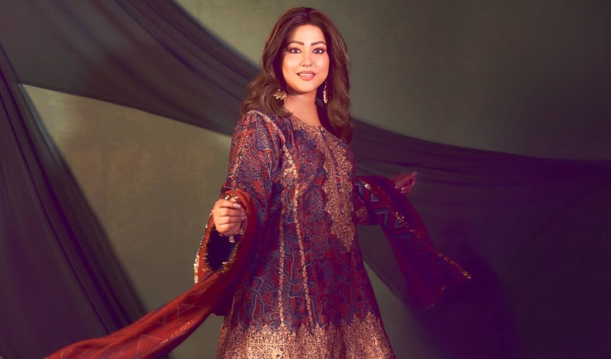 बर्फीली वादियां, साधुओं का साथ और ध्यान… Ladakh में कुछ ऐसे सुकून खोज रही हैं Hina Khan बर्फीली वादियां, साधुओं का साथ और ध्यान… Ladakh में कुछ ऐसे सुकून खोज रही हैं Hina Khan