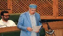 Omar Abdullah ने J&K Assembly में चली अपने पिता वाली पुरानी 'चाल', BJP ने हाथ के हाथ दे दिया तगड़ा जवाब Omar Abdullah ने J&K Assembly में चली अपने पिता वाली पुरानी 'चाल', BJP ने हाथ के हाथ दे दिया तगड़ा जवाब