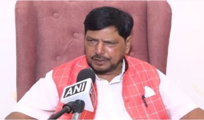 IIT Bombay पहुंचे Ramdas Athawale, प्रोफेसर सूर्यनारायण डूला पर कार्रवाई की उठाई मांग
