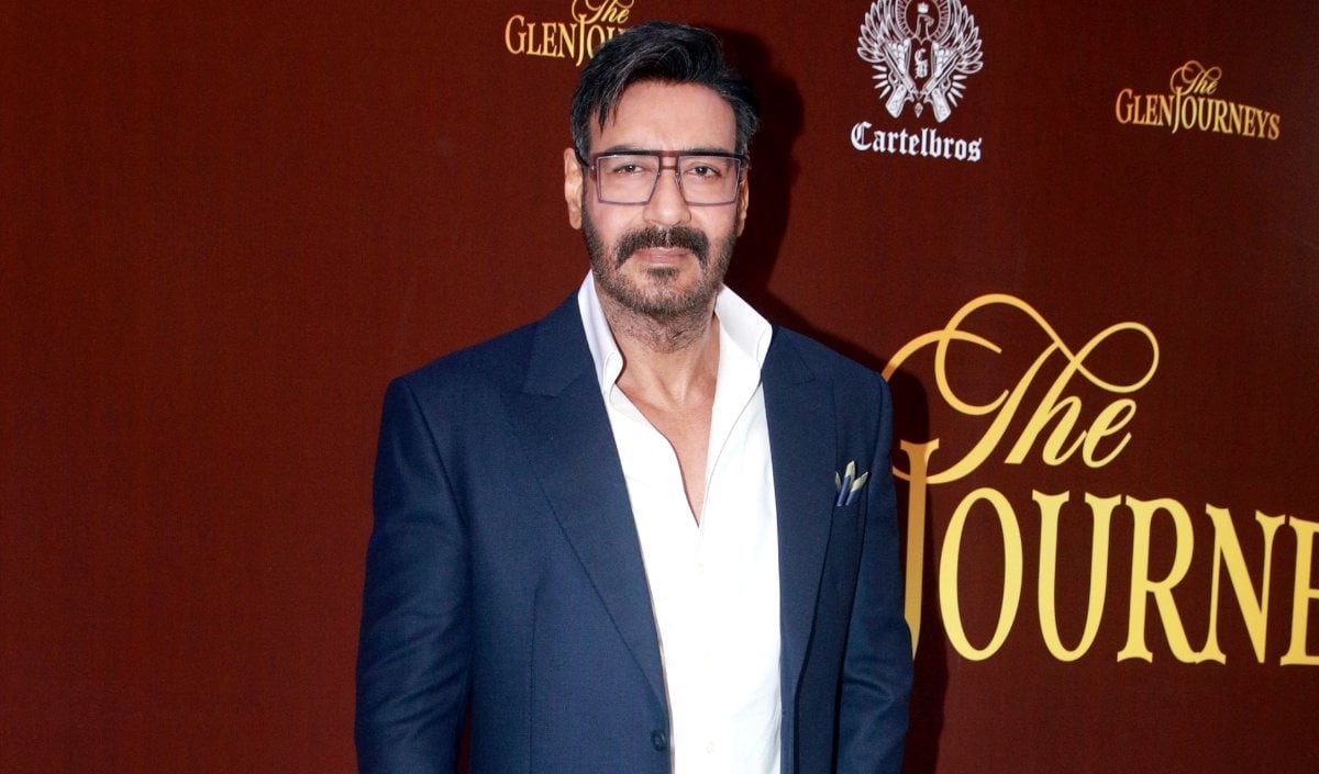 Ajay Devgn ने जुहू बीच पर की सफाई, युवाओं से की देश और शहर को साफ रखने की अपील Ajay Devgn ने जुहू बीच पर की सफाई, युवाओं से की देश और शहर को साफ रखने की अपील